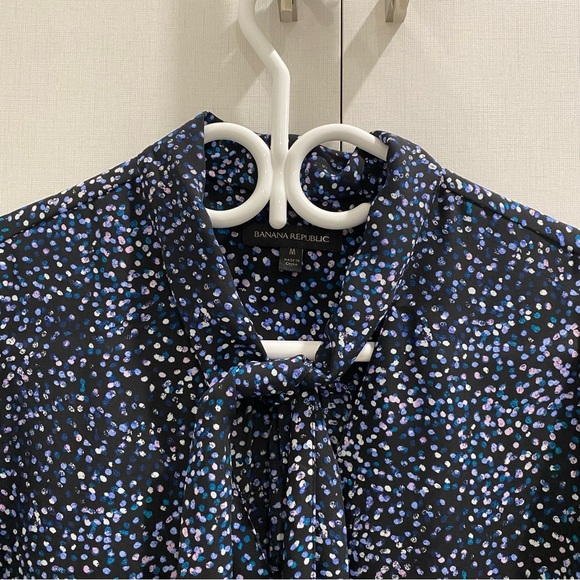 Banana Republic | Blue Polka Dot Tie Front Blouse 💙 - Picture 2 of 10